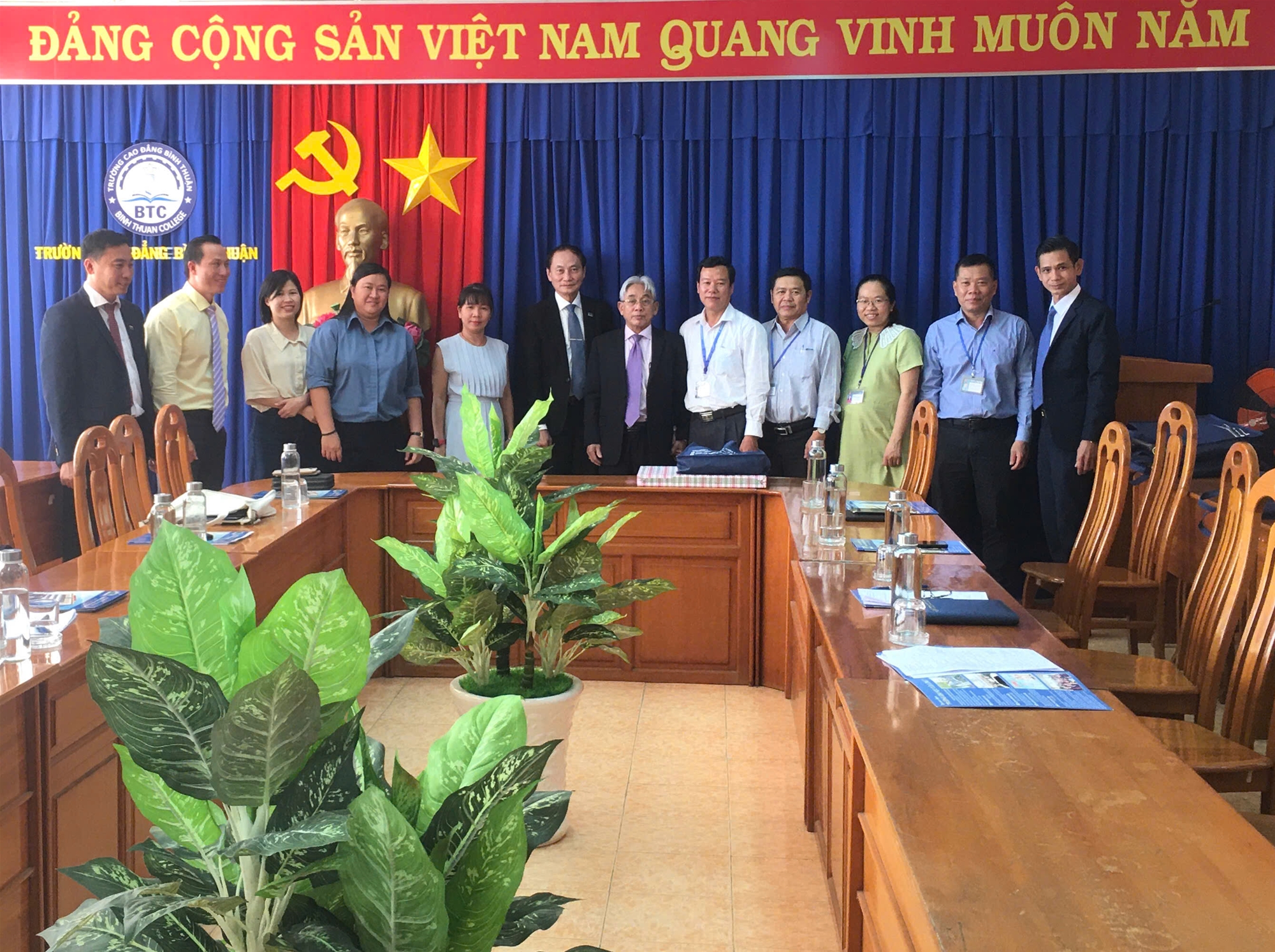 ĐÓN TIẾP VÀ LÀM VIỆC VỚI TRƯỜNG ĐẠI HỌC CỬU LONG