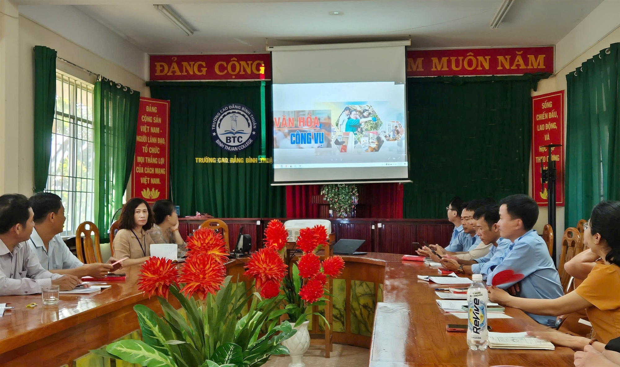 Chi bộ 7 sinh hoạt chuyên đề quý III - Năm 2025