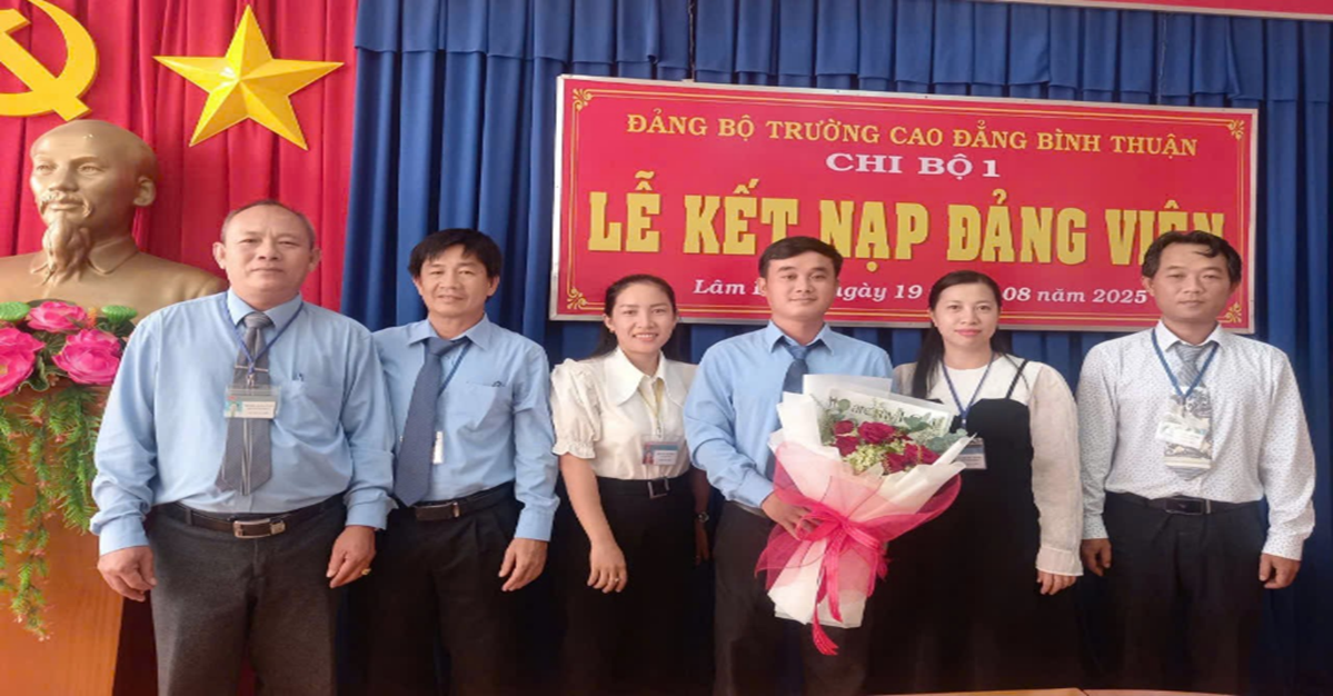 CHI BỘ 1 TỔ CHỨC LỄ KẾT NẠP ĐẢNG VIÊN MỚI