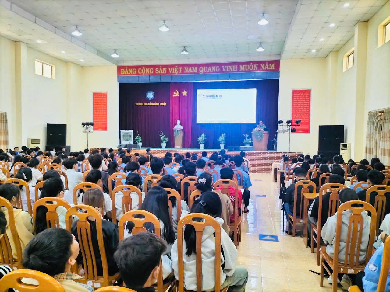 Chương trình tuyên truyền phòng chống bạo lực học đường và tư vấn, hướng dẫn kỹ năng tự vệ cho học sinh, sinh viên