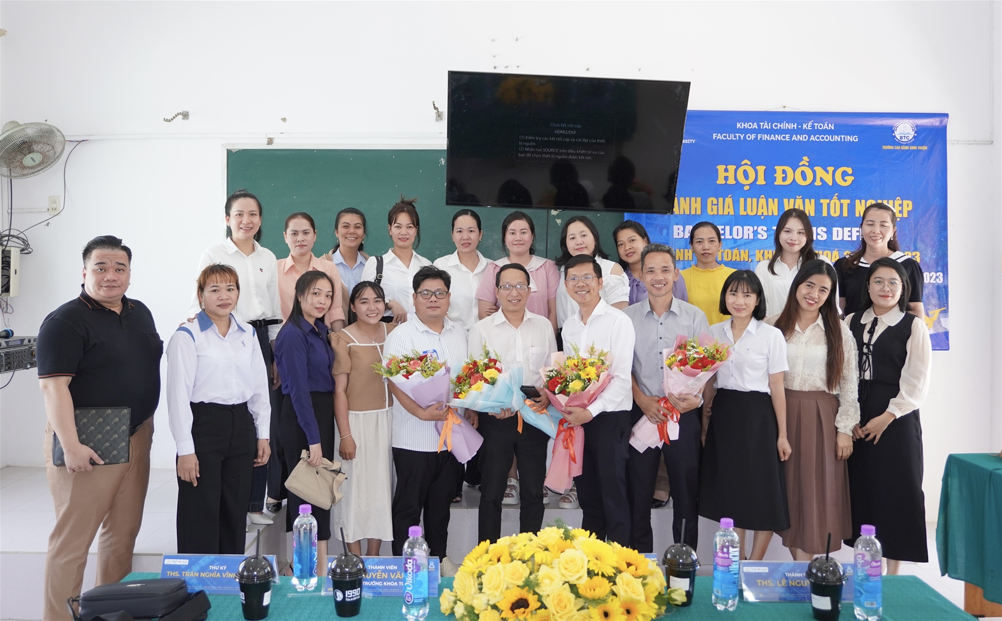 LỄ BÁO CÁO LUẬN VĂN TỐT NGHIỆP NGÀNH KẾ TOÁN  CỦA TRƯỜNG ĐẠI HỌC LẠC HỒNG