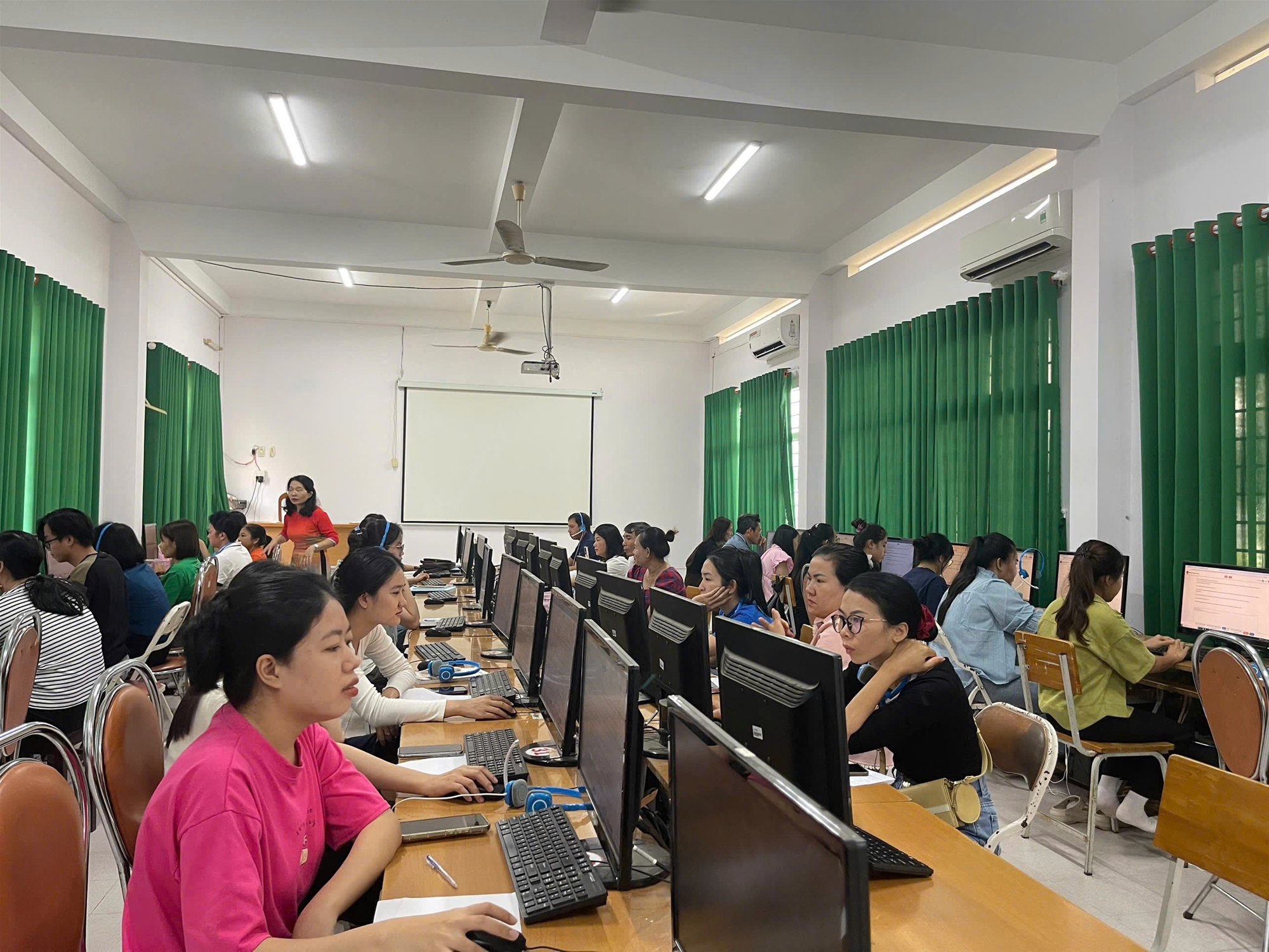 TRƯỜNG CAO ĐẲNG BÌNH THUẬN  TỔ CHỨC BUỔI THI THỬ TIẾNG ANH B1-VSTEP (BẬC 3)