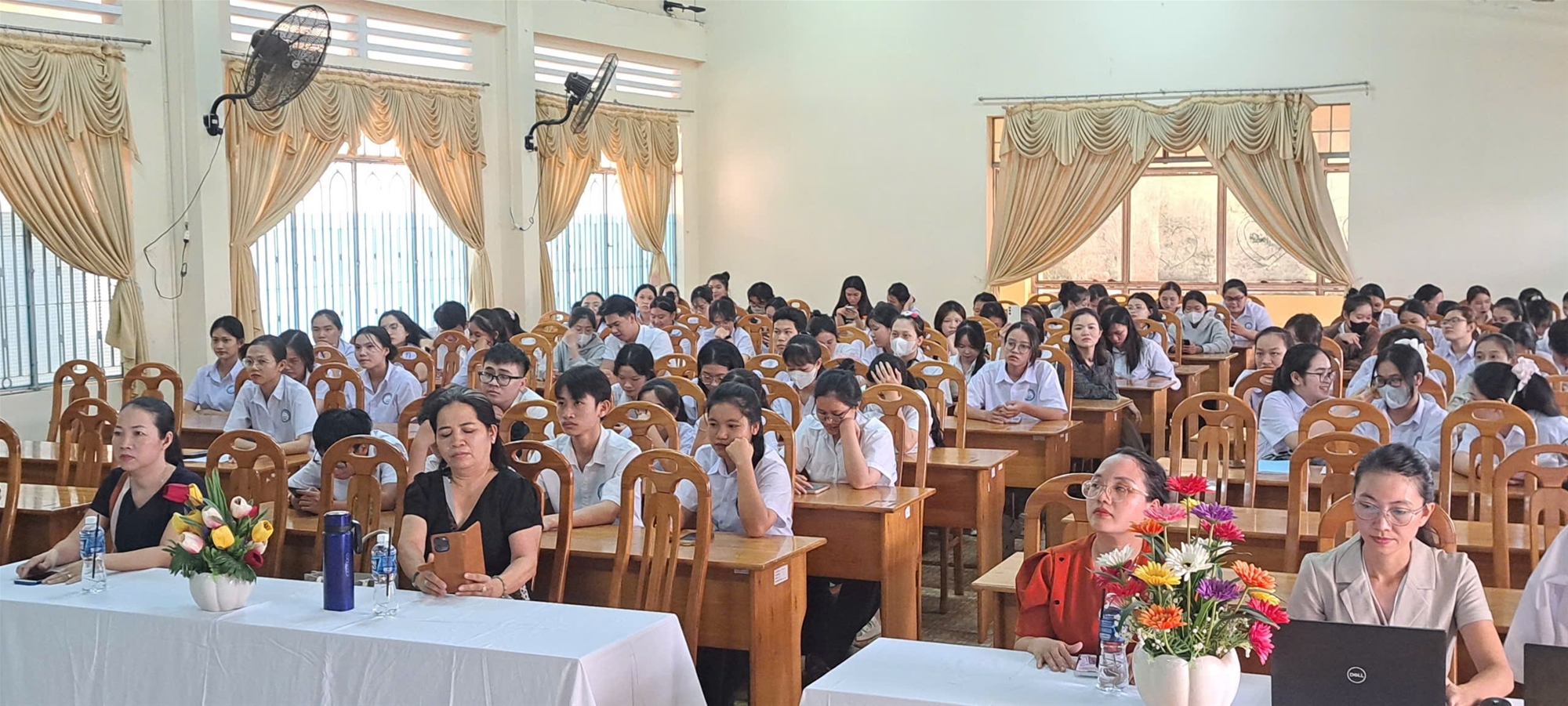 Chương trình tư vấn hướng nghiệp chuyên sâu ngành Dược