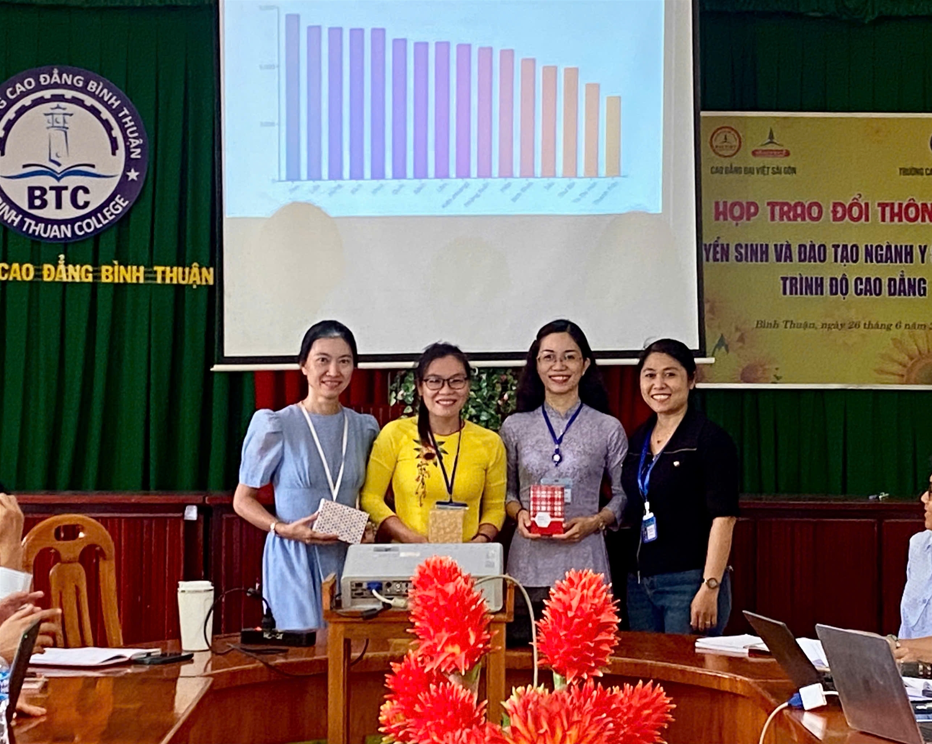 Nhiều ý tưởng hay gắn liền hành động thiết thực sau sinh hoạt chuyên đề quý 4 - Chi bộ 2