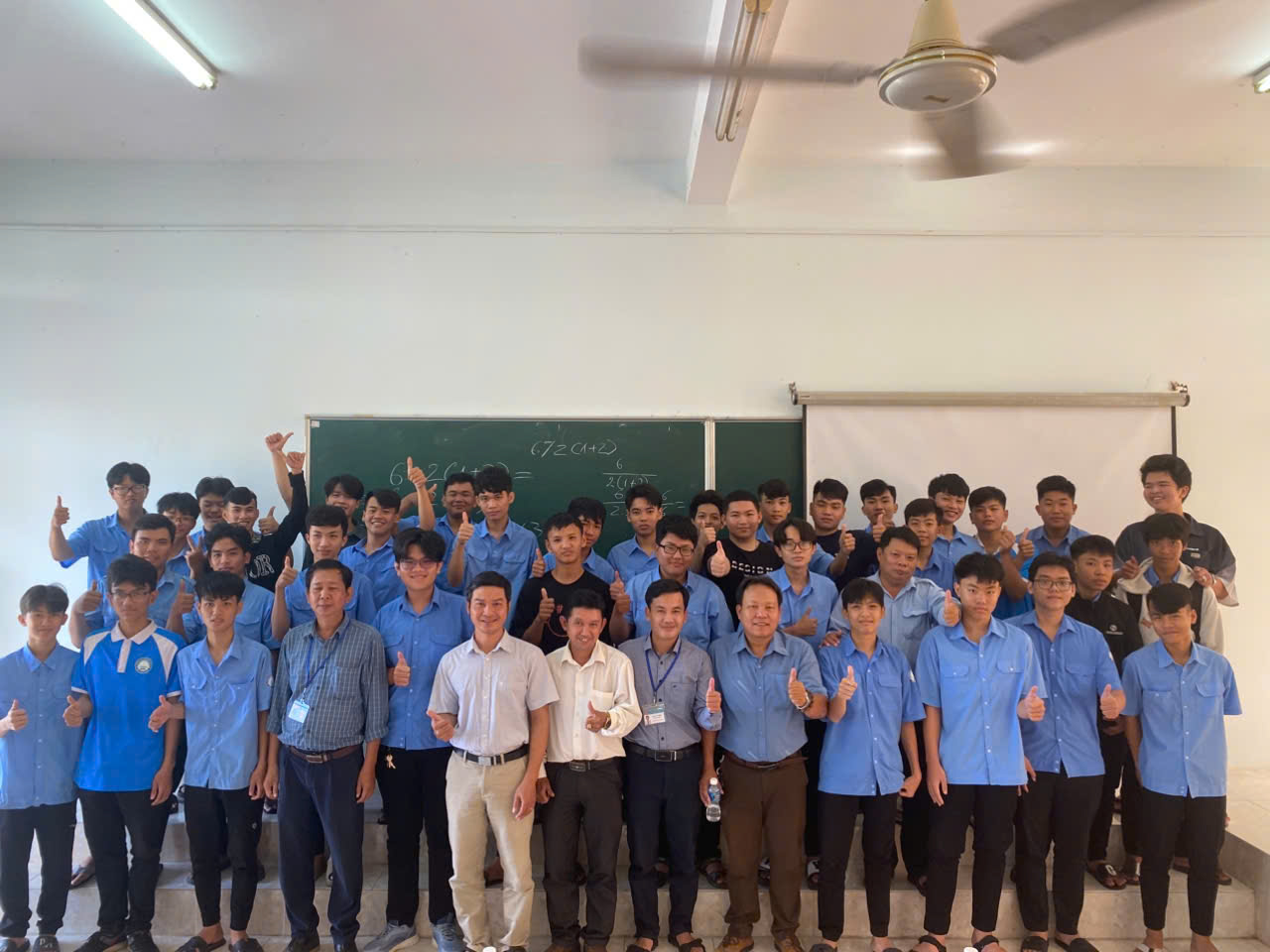 Tư vấn hướng nghiệp chuyên sâu nghề Công nghệ kỹ thuật cơ khí cho HSSV khóa 24 &25 - Trường cao Đẳng Bình Thuận