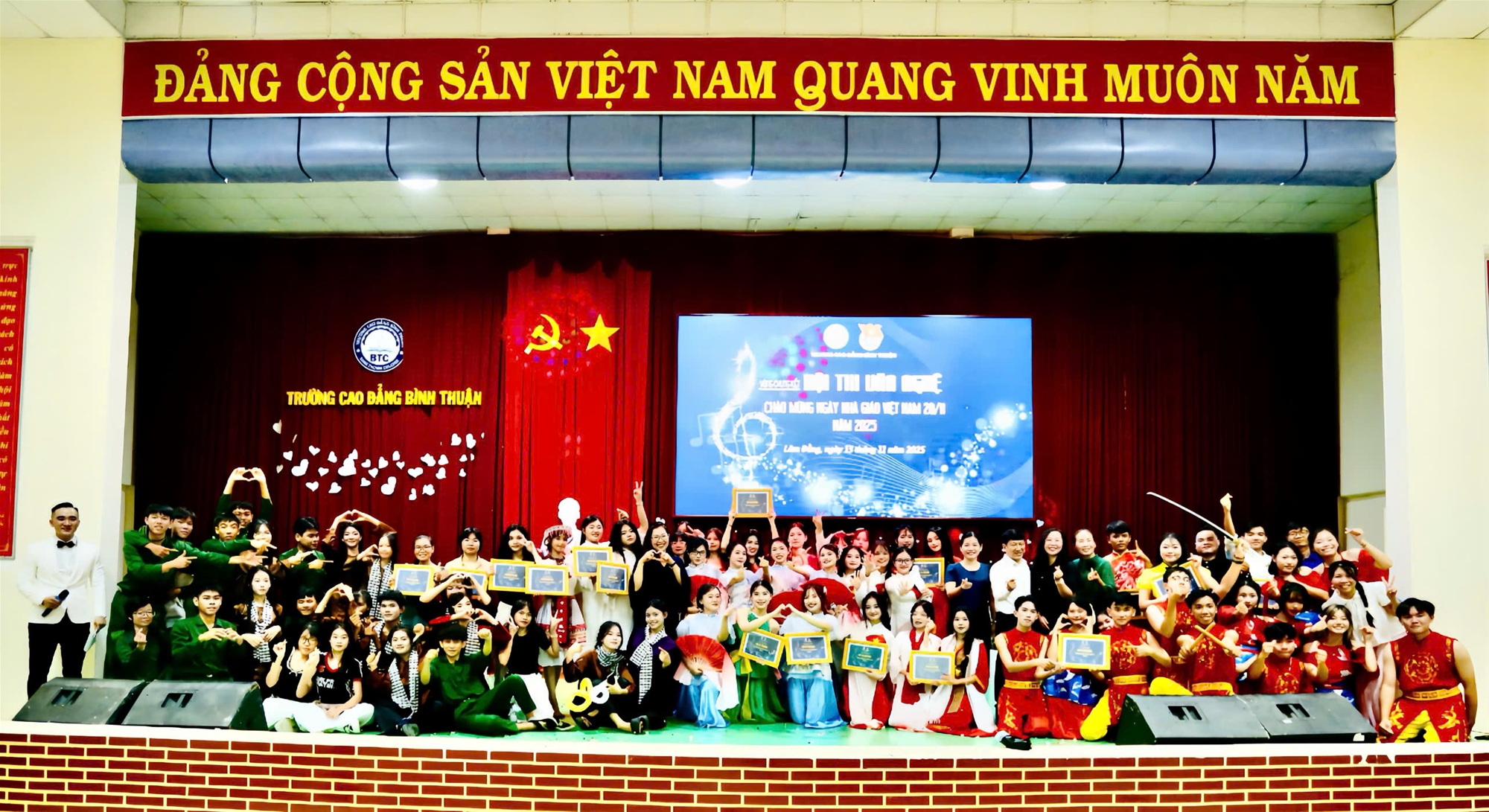 Sôi nổi, đặc sắc hội thi văn nghệ “Chào mừng ngày Nhà Giáo Việt Nam 20/11” năm 2025