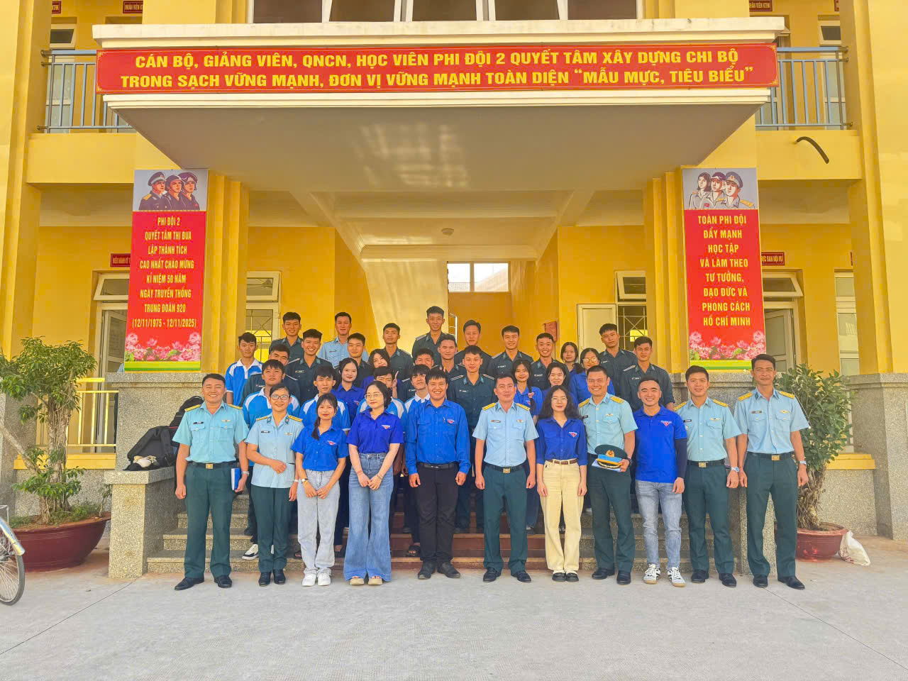 Liên Chi đoàn Khoa Kỹ thuật giao lưu kết nghĩa  với Chi đoàn Phi đội 2 – Trung đoàn Không quân 920