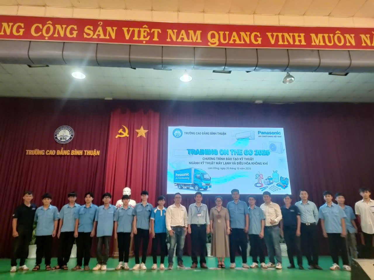 Khoa Kỹ thuật - Trường Cao đẳng Bình Thuận phối hợp cùng Panasonic tổ chức chương trình đào tạo lưu động 