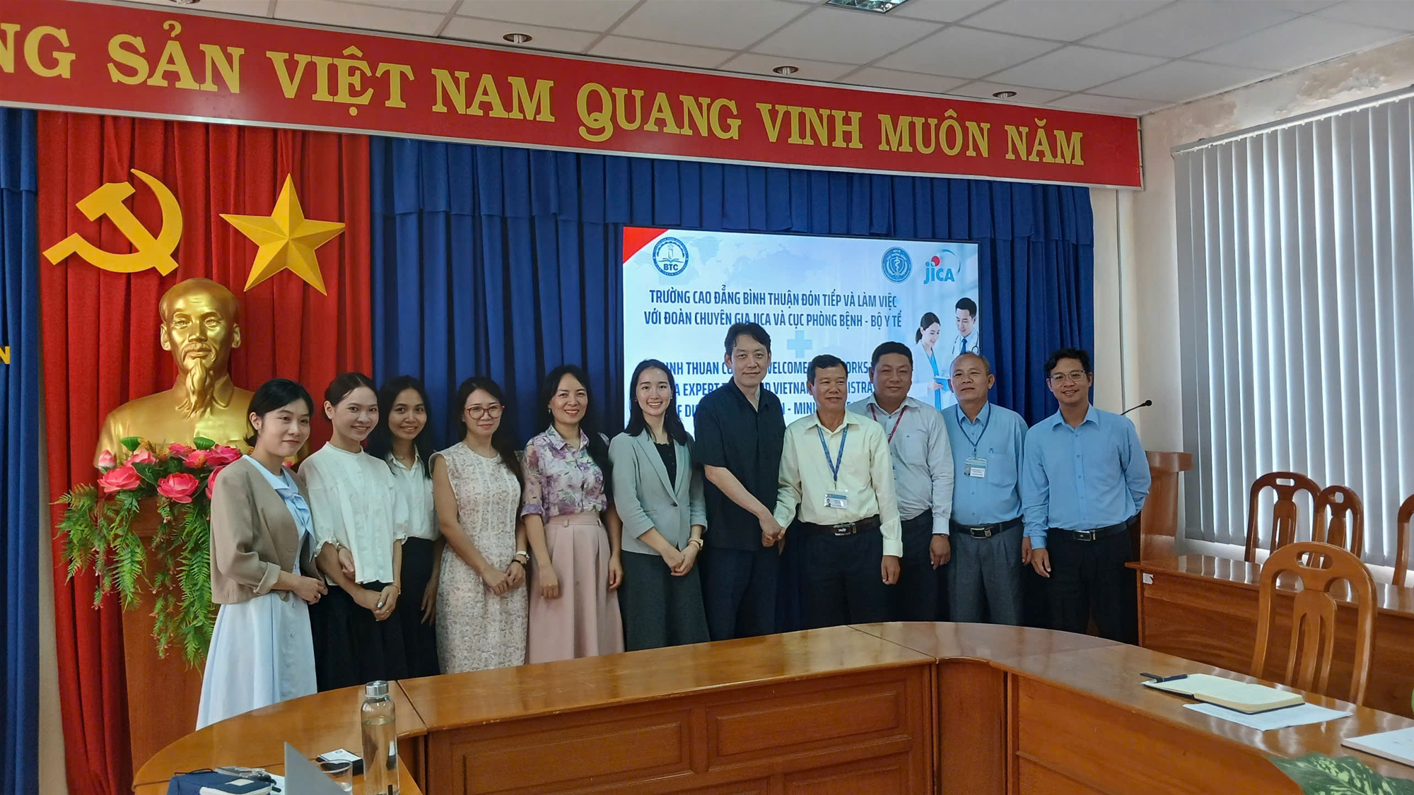 Đoàn chuyên gia JICA Nhật Bản và Cục Phòng bệnh – Bộ Y  làm việc tại Trường Cao đẳng Bình Thuận