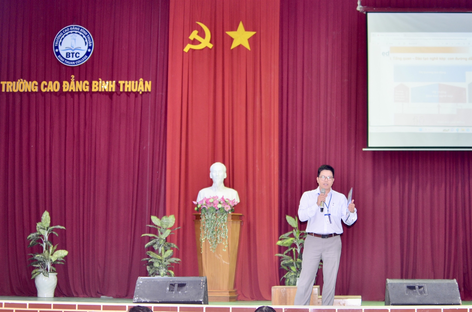 Trường Cao đẳng Bình Thuận phối hợp tổ chức phiên giao dịch giới thiệu việc làm cho học sinh, sinh viên tốt nghiệp đợt I, năm 2023 