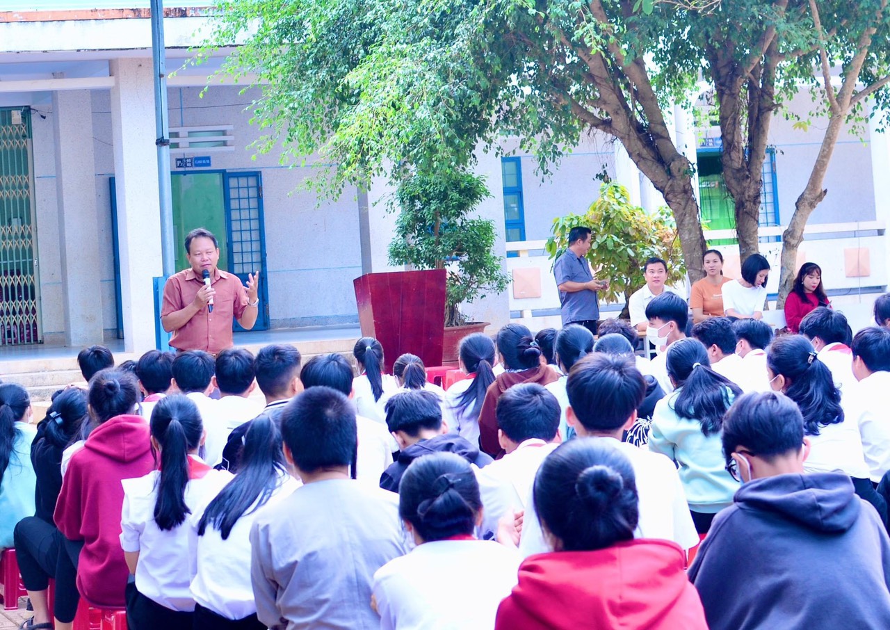Tư vấn tuyển sinh tại các trường THPT, THCS trên địa bàn huyện Đức Linh